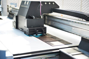 Jaką maszynę wybrać do druku na plexi?