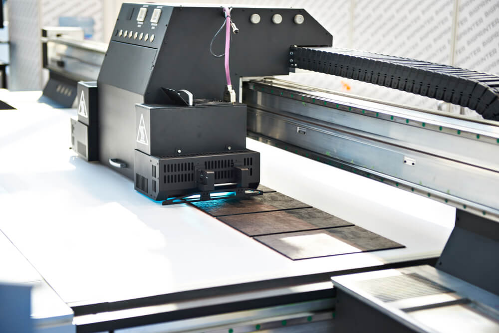 Jaką maszynę wybrać do druku na plexi?