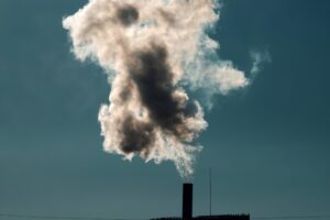 Kontrola emisji przemysłowych: Jakie korzyści przynosi dokładny pomiar emisji gazów i pyłów?